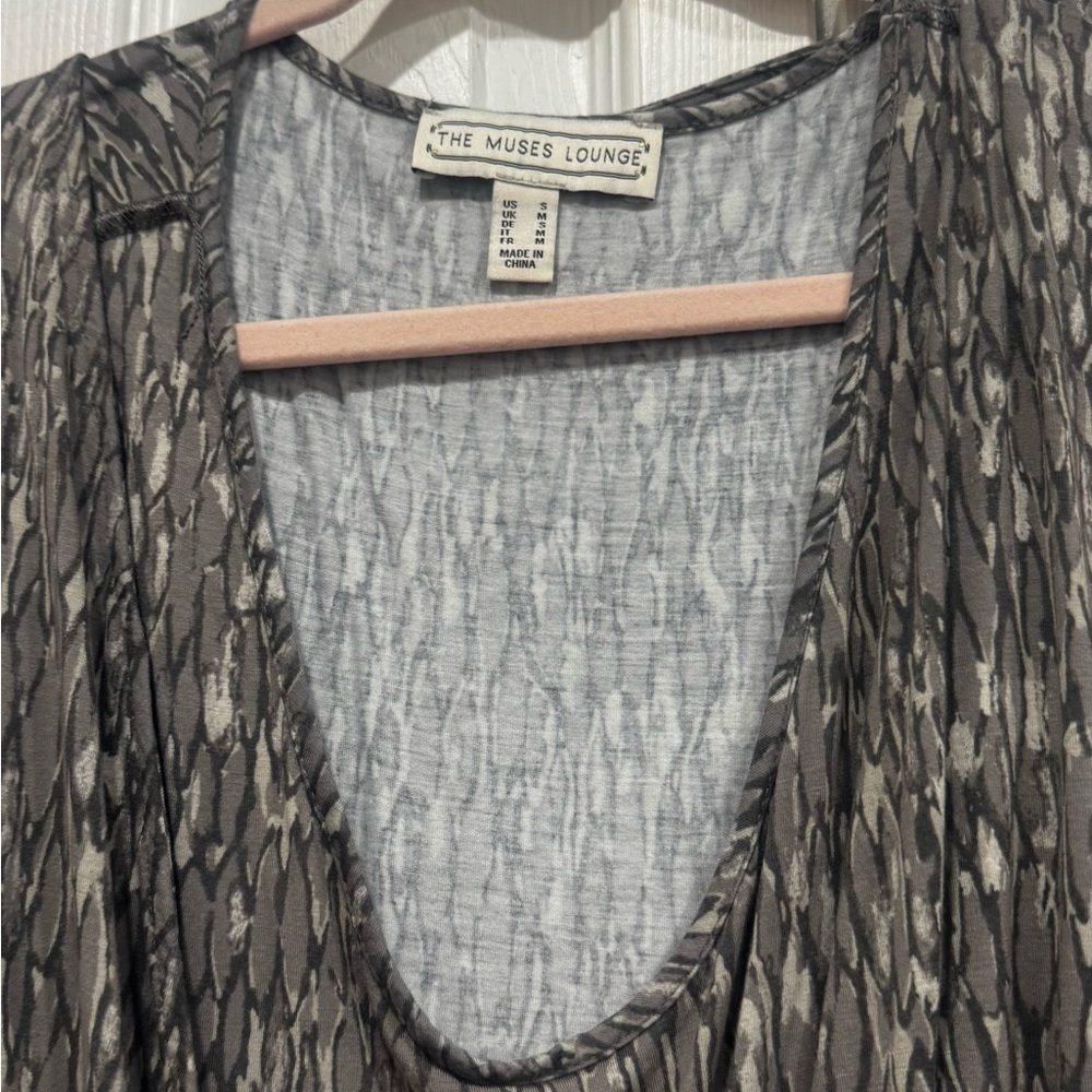 The Muses Lounge yummy's Gray Women's Top size S (3x$15) - Picture 4 of 5